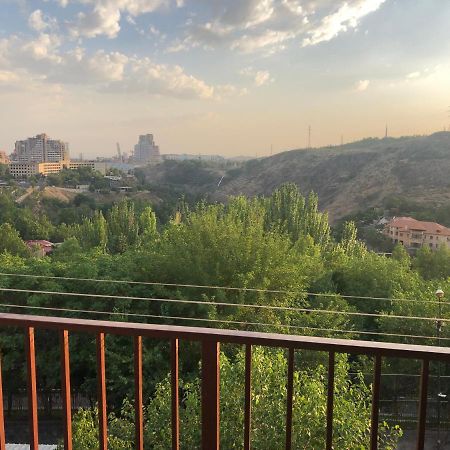 Villa Karen'S Dom & Terrace Erevan Esterno foto