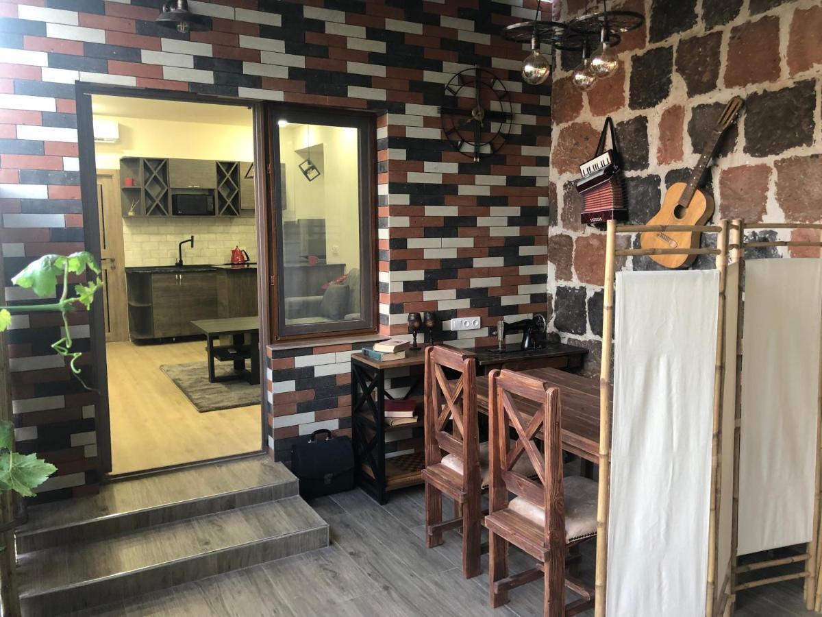 Villa Karen'S Dom & Terrace Erevan Esterno foto