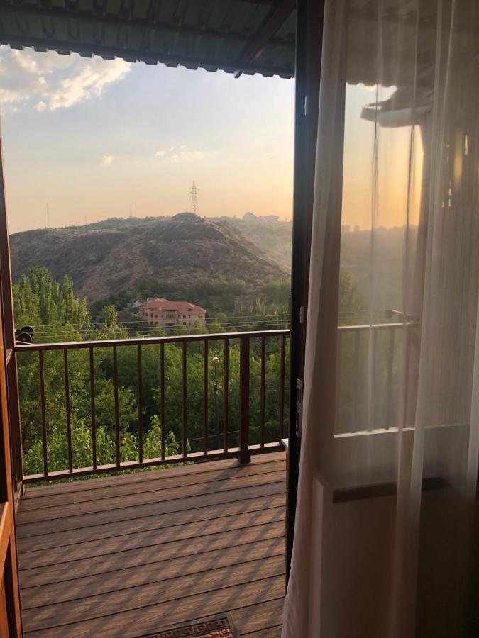 Villa Karen'S Dom & Terrace Erevan Esterno foto