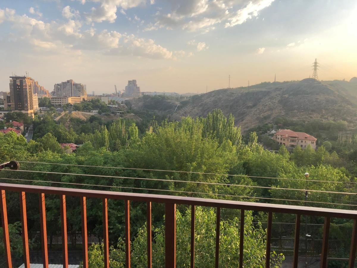 Villa Karen'S Dom & Terrace Erevan Esterno foto