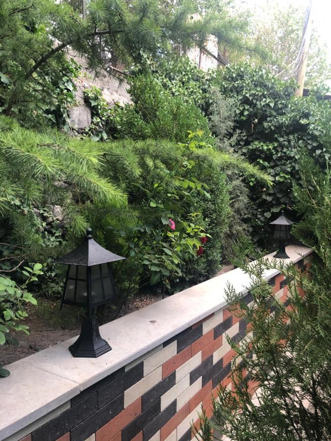 Villa Karen'S Dom & Terrace Erevan Esterno foto